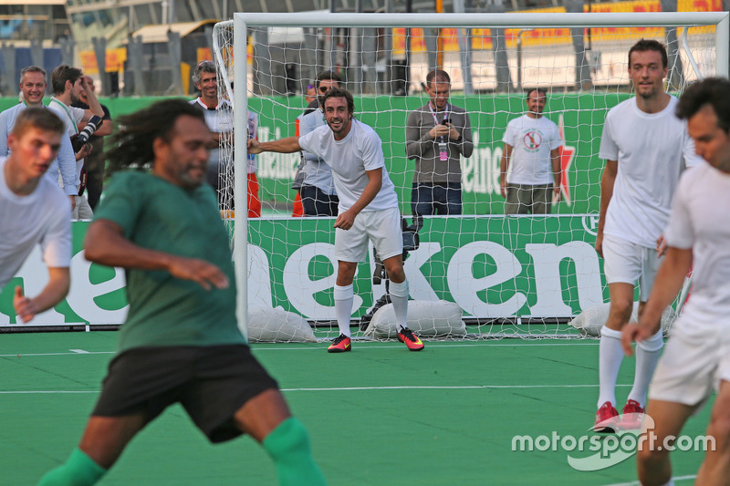 Partido a beneficio presentado por Heineken, Fernando Alonso, McLaren Honda