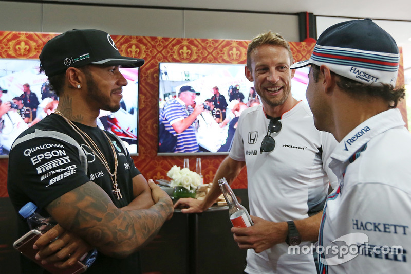 Jenson Button, McLaren celebra sus 300 GP, Lewis Hamilton, Mercedes AMG F1 Team y Felipe Massa, Williams F1 Team