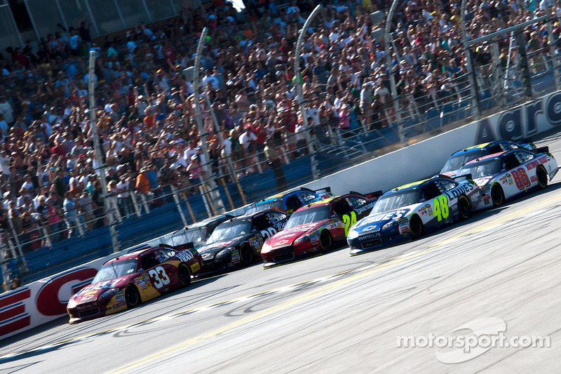 Clint Bowyer, Richard Childress Racing Chevrolet, Jeff Gordon, Hendrick Motorsports Chevrolet, Jimmie Johnson, Hendrick Motorsports Chevrolet, Kevin Harvick, Richard Childress Racing Chevrolet, Mark Martin, Hendrick Motorsports Chevrolet, Dale Earnhardt J