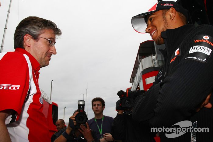 Director técnico Pat Fry Ferrari con Lewis Hamilton, McLaren Mercedes