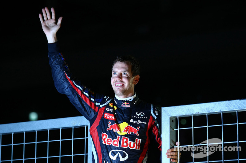 Sebastian Vettel, Red Bull Racing nuevo campeón del mundo celebra con el equipo