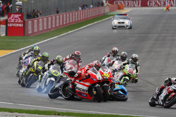 Startcrash: Alvaro Bautista, Nicky Hayden, Valentino Rossi
