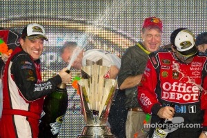 Victory lane: NASCAR Sprint Cup Series 2011 champion Tony Stewart, Stewart-Haas Racing Chevrolet celebrates with champagne