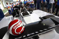 Nelson Piquet, conduce el Brabham BT49