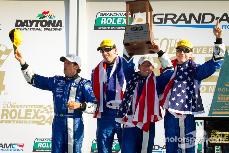 DP círculo de la victoria: ganadores generales A.J. Allmendinger, Oswaldo Negri, John Pew y Justin W