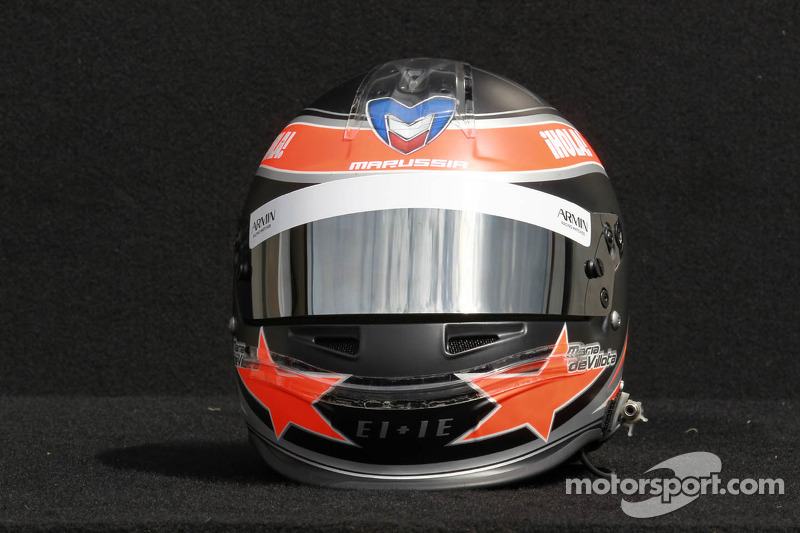 Mit dem Helm prallt sie auf die Ladekante eines Team-LKWs - mit Folgen