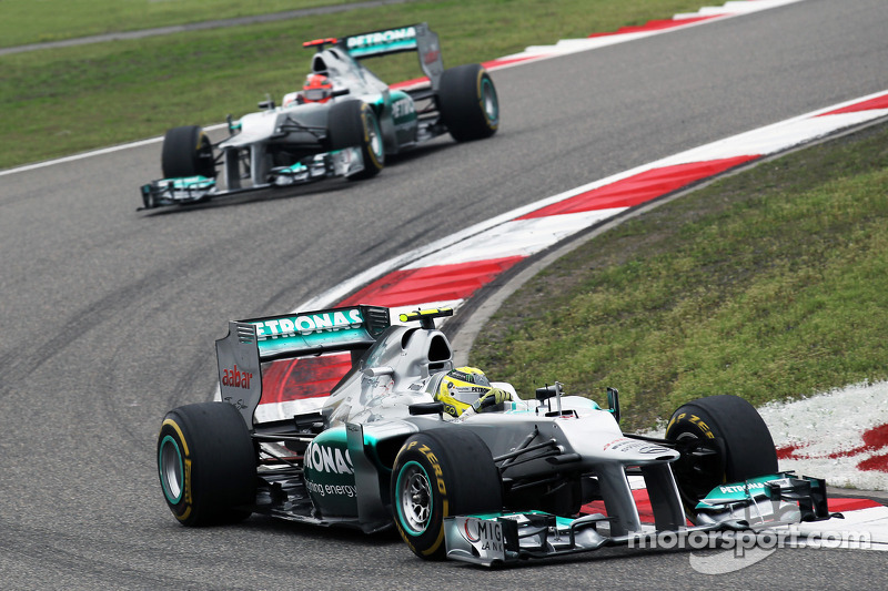 Nico Rosberg, Mercedes AMG F1 y Michael Schumacher, Mercedes AMG F1