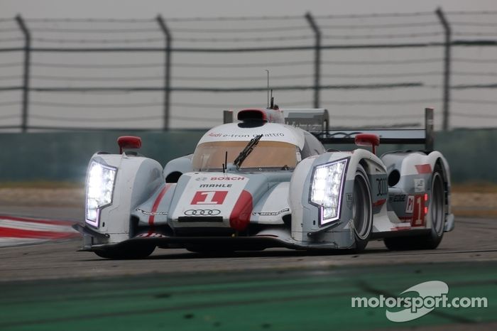 #1 Audi Sport Team Joest Audi R18 e-tron quattro: Andre Lotterer, Benoit Tréluyer, Marcel Fässler