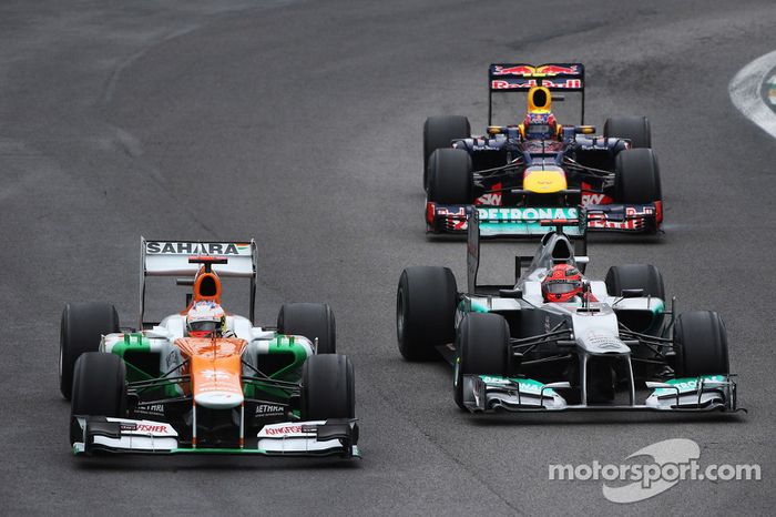 Paul di Resta, Sahara Force India, y Michael Schumacher, Mercedes AMG F1