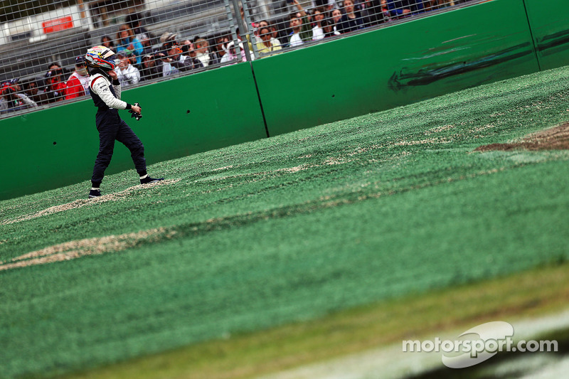 Pastor Maldonado, Williams FW35 se retira de la carrera