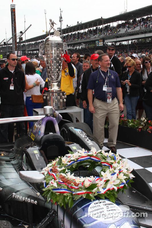 Grinalda no carro de Tony Kanaan