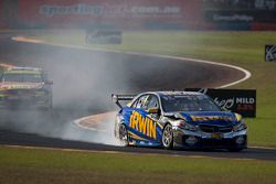 Problemen voor Lee Holdsworth, Erebus Motorsport