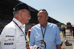 (L naar R): Dr. Dieter Zetsche, Daimler AG CEO met Hans-Joachim Stuck, op de grid