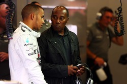 Lewis Hamilton, Mercedes AMG F1 con su padre, Anthony Hamilton