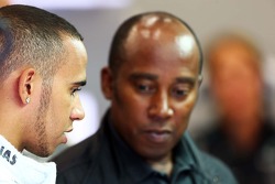 Lewis Hamilton, Mercedes AMG F1 met zijn vader Anthony Hamilton