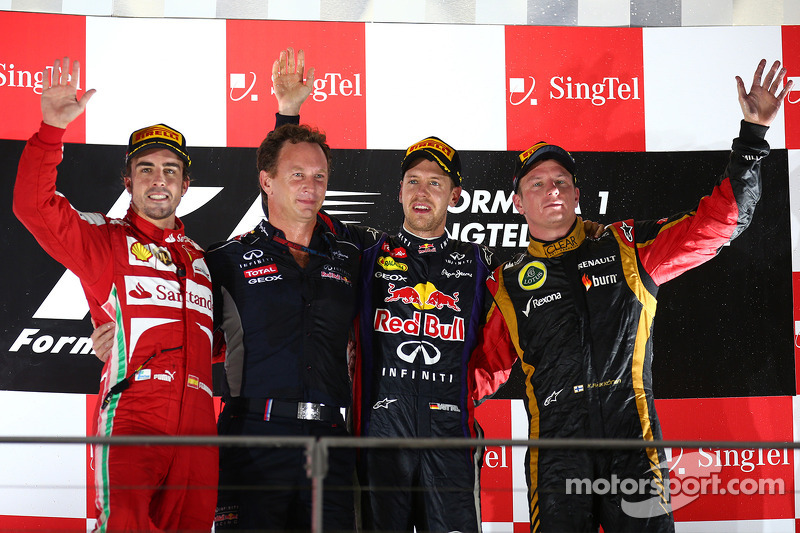 Podium: Sieger Sebastian Vettel, Red Bull Racing; 2. Fernando Alonso, Ferrari; 3. Kimi Räikkönen, Lo