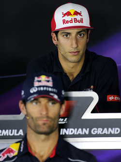 Daniel Ricciardo, Scuderia Toro Rosso, e Mark Webber, a Red Bull Racing