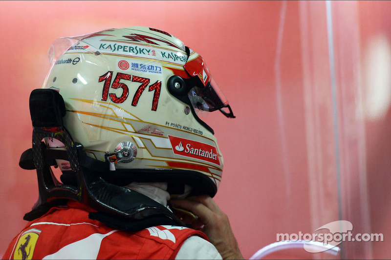 Fernando Alonso, Ferrari with a helmet celebrating his record F1 points haul