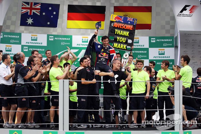 Mark Webber, Red Bull Racing con todo el equipo