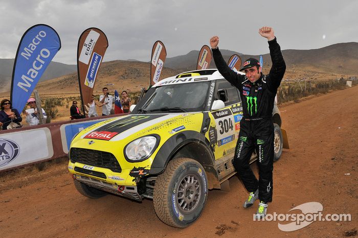 El ganador de la categoría de coches, Nani Roma