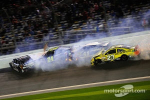 Trouble for Matt Kenseth, Joe Gibbs Racing Toyota, Kurt Busch, Stewart-Haas Racing Chevrolet, Tony Stewart, Stewart-Haas Racing Chevrolet, Jeff Gordon, Hendrick Motorsports Chevrolet