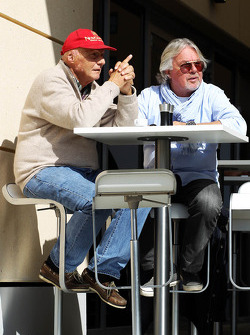 (L to R): Niki Lauda, Mercedes Non-Executive Chairman with Keke Rosberg