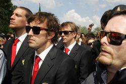 Ceremonia conmemorativa en la curva de Tamburello, Fernando Alonso y Kimi Raikkonen