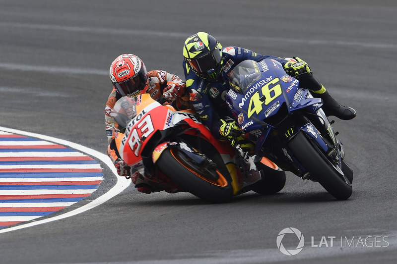 Marc Marquez, Repsol Honda Team, Valentino Rossi, Yamaha Factory Racing se touchent