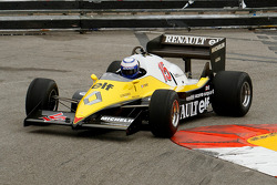 Alain Prost met zijn 1983 Renault F1
