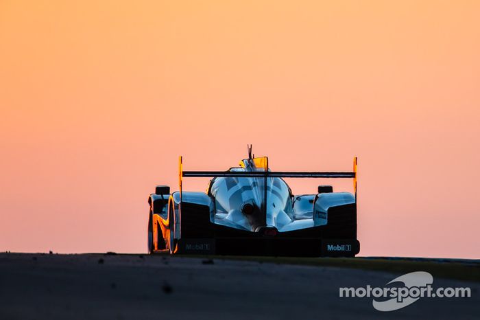 #20 Porsche Team Porsche 919 Hybrid: Timo Bernhard, Mark Webber, Brendon Hartley