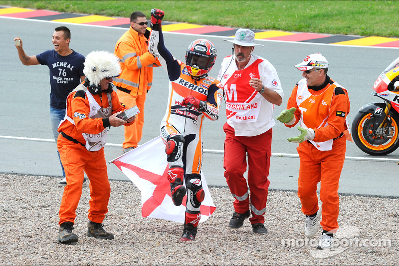 Il vincitore della gara Marc Marquez, pilota del Repsol Honda Team HRC