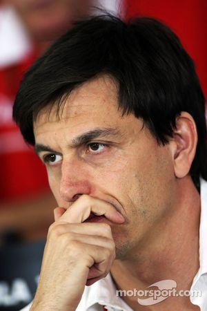Toto Wolff, Mercedes AMG F1 Accionista y Director Ejecutivo en la Conferencia de prensa de la FIA