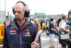 Adrian Newey, engenheiro da Red Bull, no grid.