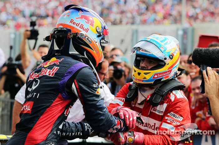 Victoria de Daniel Ricciardo, Red Bull Racing  08, en el GP de Hungría 2014, con Fernando Alonso
