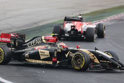 Pastor Maldonado, Lotus F1 Team, e Jules Bianchi, Marussia F1 Team