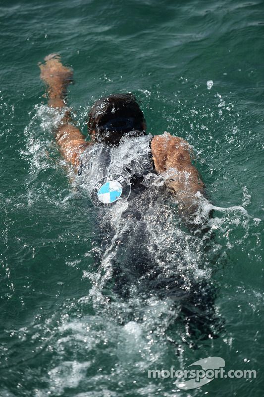 Alex Zanardi se prepara para un triatlón de larga distancia