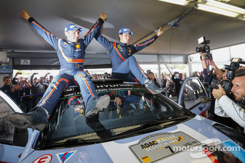 Vincitori Thierry Neuville e Nicolas Gilsoul, Hyundai i20 WRC, Hyundai Motorsport
