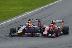 Daniel Ricciardo, Red Bull Racing RB10 e Kimi Raikkonen, Ferrari F14-T