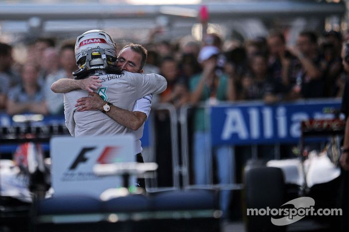 Lewis Hamilton y Paddy Lowe en Rusia 2014
