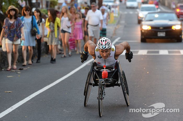Alex Zanardi compite en el triatlón de larga distancia en Hawaii