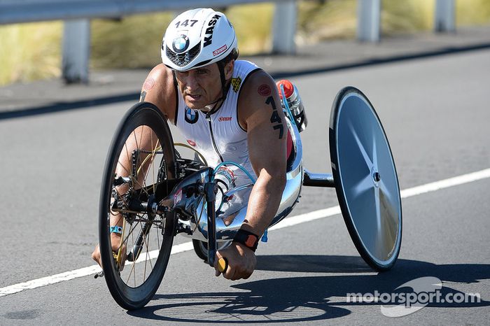 Alex Zanardi compite en el triatlón de larga distancia en Hawaii