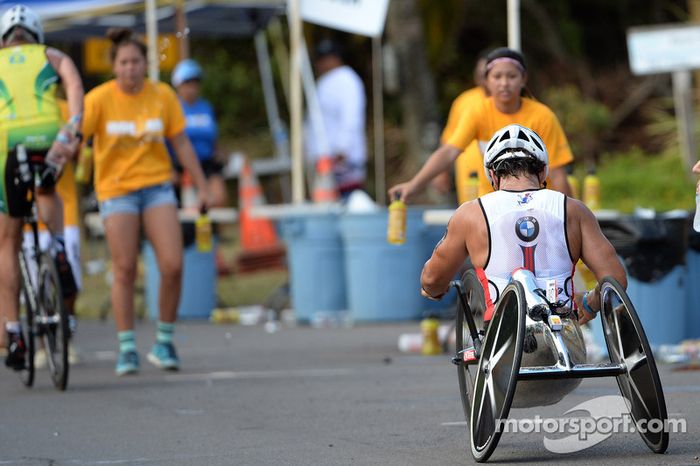 Alex Zanardi compite en el triatlón de larga distancia en Hawaii