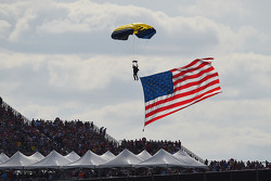 Skydiver met een grote Amerikaanse vlag
