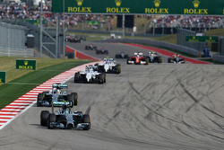Nico Rosberg, Mercedes AMG F1 W05 conduce alla partenza della gara