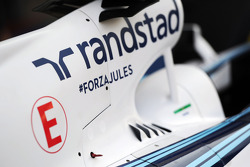 Williams FW36 cubierta de motor con un mensaje para Jules Bianchi (FRA)
