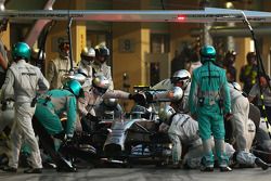 Nico Rosberg, Mercedes AMG F1 W05 entra a los pits