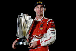El campeón 2014 Kevin Harvick, Stewart-Haas Racing Chevrolet