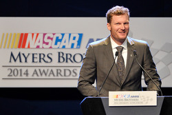 Dale Earnhardt Jr. ganador 2014 del premio Myers Brothers