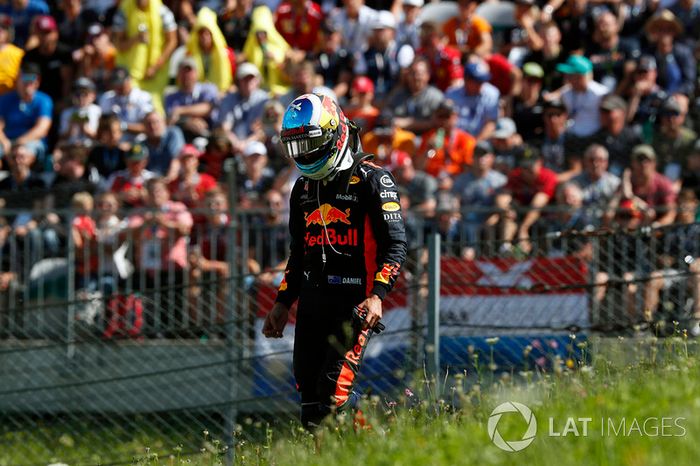 Daniel Ricciardo, Red Bull Racing abandona 
