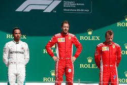 Podio: segundo lugar Lewis Hamilton, Mercedes-AMG F1, ganador de la carrera Sebastian Vettel, Ferrari y tercer lugar Kimi Raikkonen, Ferrari 